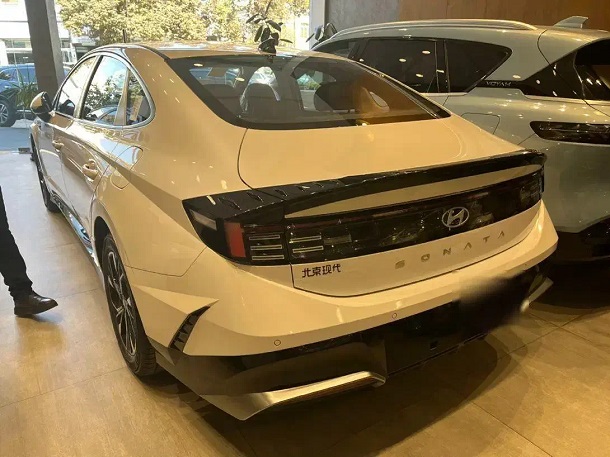 هیوندای سوناتا 1404